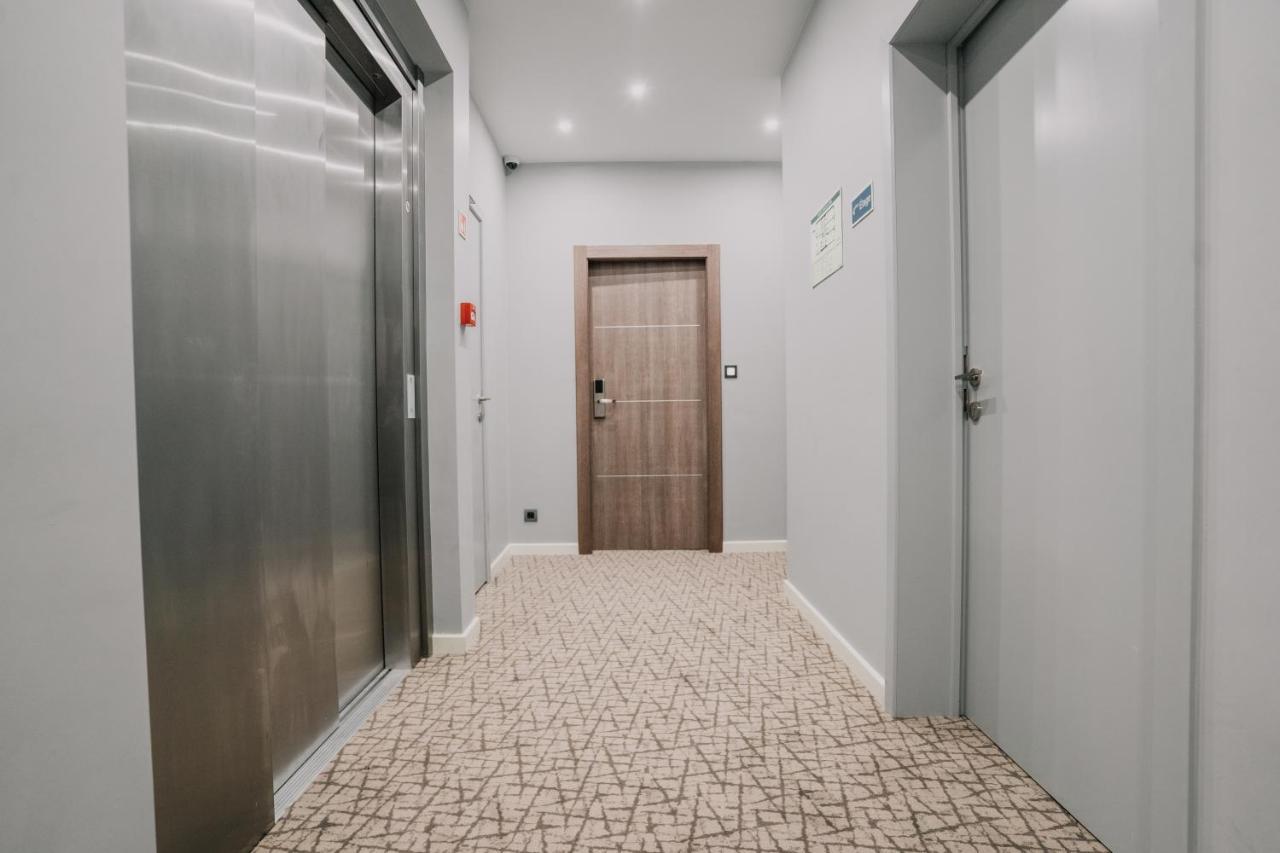 Hotel Concorde Saint-Gilles Bagian luar foto